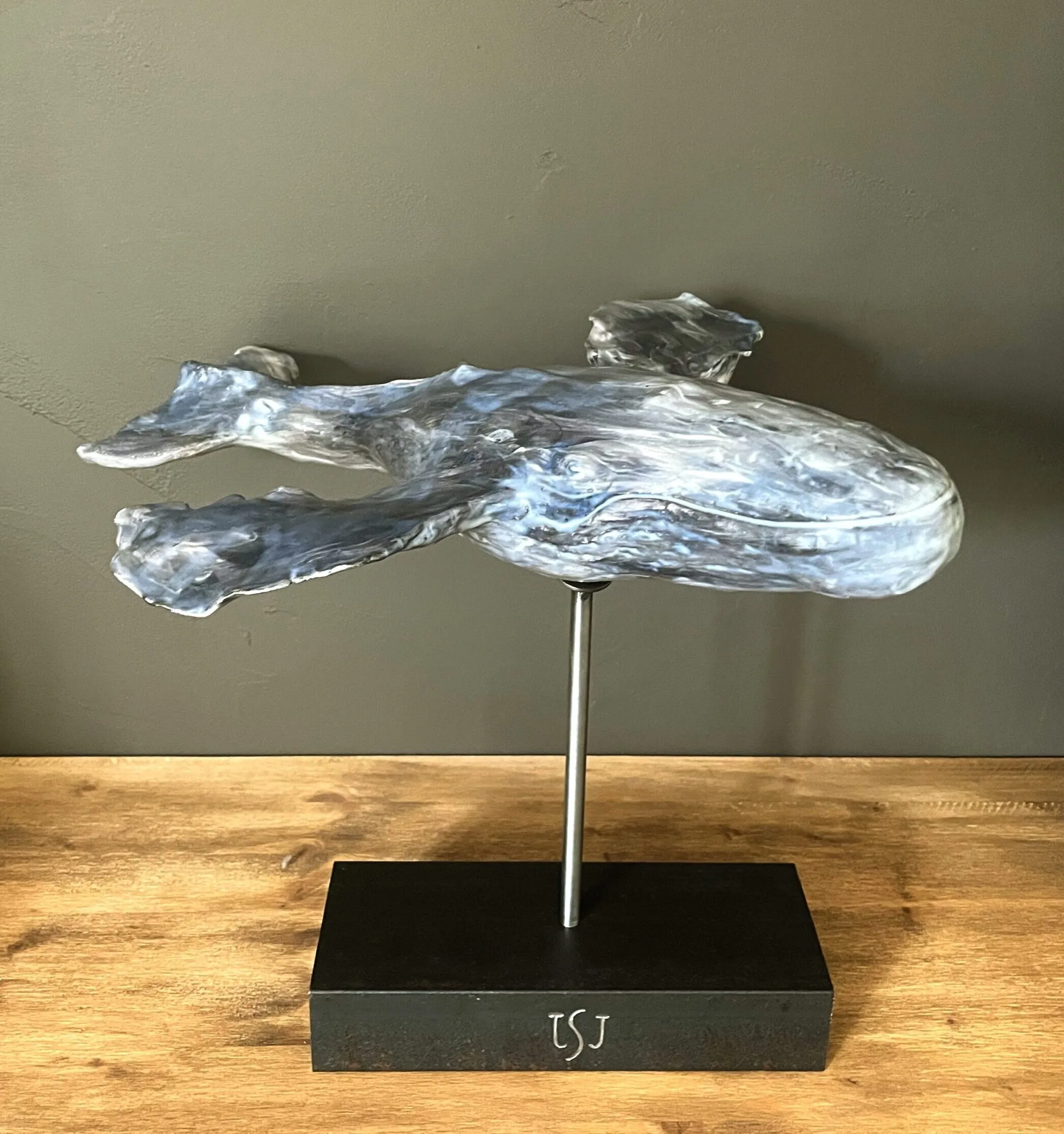 Baleine en céramique sur support