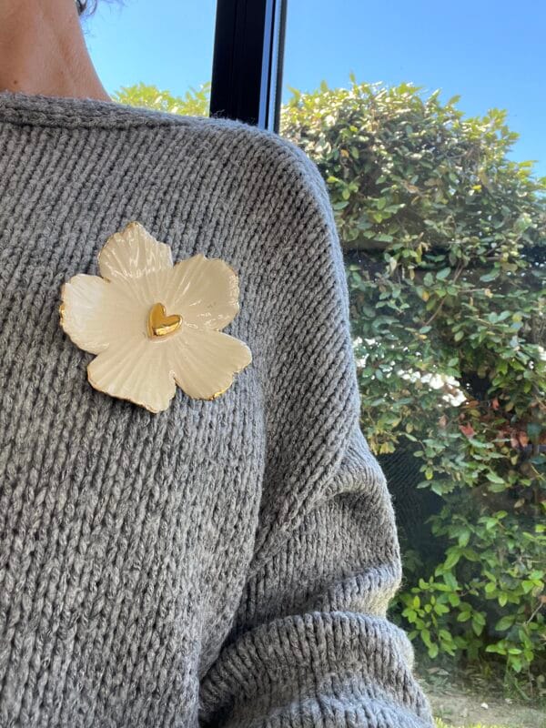 broche fleur blc 3 Broche Flora