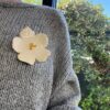 broche fleur blc 3 Broche Flora