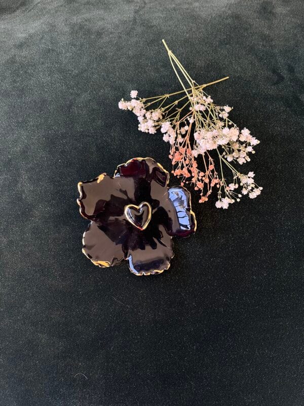 broche.noire.flora.1